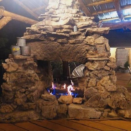 Stonegate Lodge Bed, Wifi, 50In Roku Tv, Salt Water Pool Room #109 Eureka Springs Eksteriør bilde