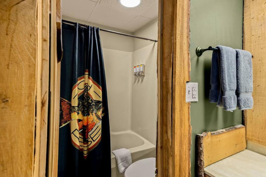 Stonegate Lodge Bed, Wifi, 50In Roku Tv, Salt Water Pool Room #109 Eureka Springs Eksteriør bilde