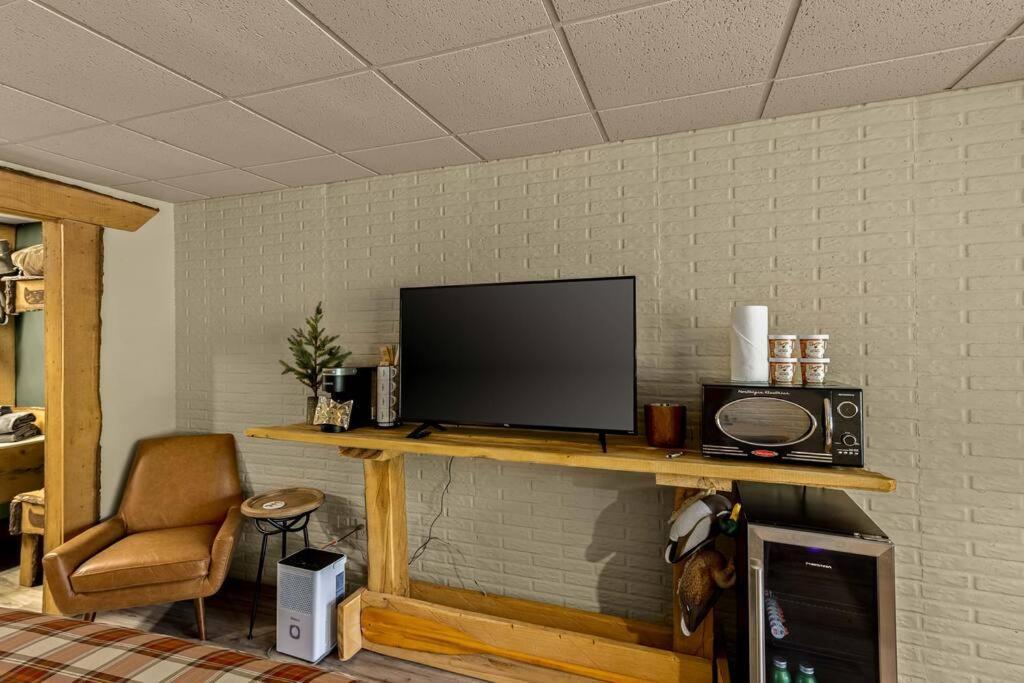 Stonegate Lodge Bed, Wifi, 50In Roku Tv, Salt Water Pool Room #109 Eureka Springs Eksteriør bilde