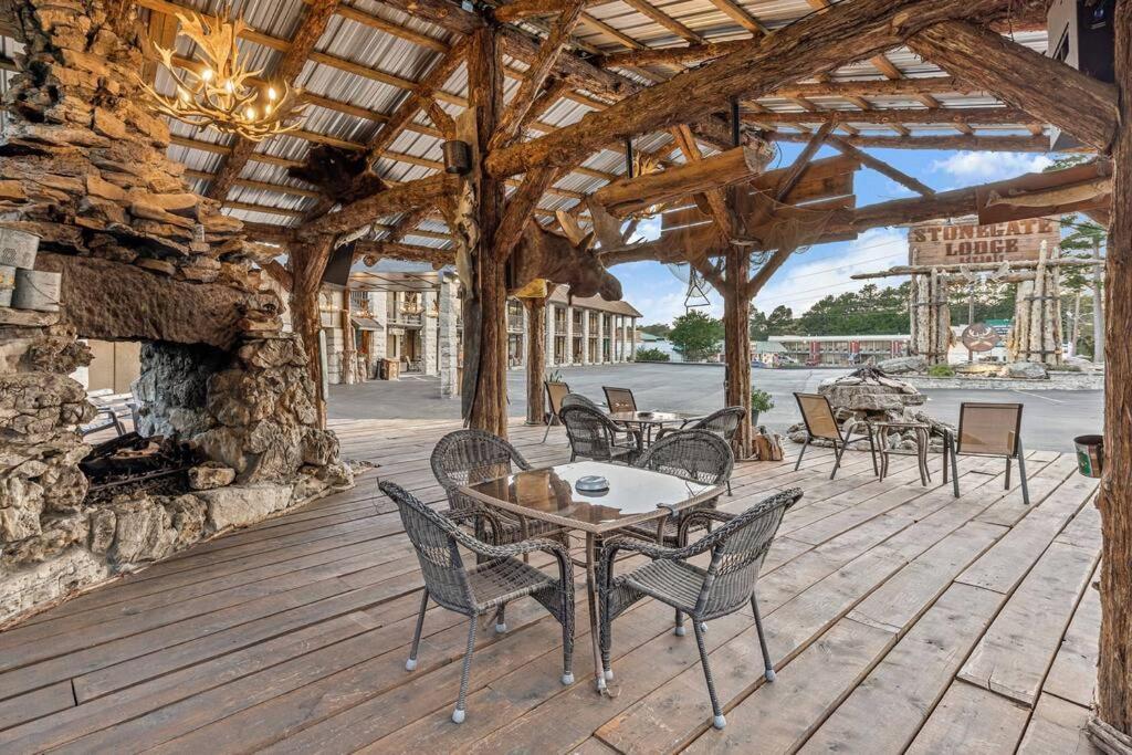 Stonegate Lodge Bed, Wifi, 50In Roku Tv, Salt Water Pool Room #109 Eureka Springs Eksteriør bilde